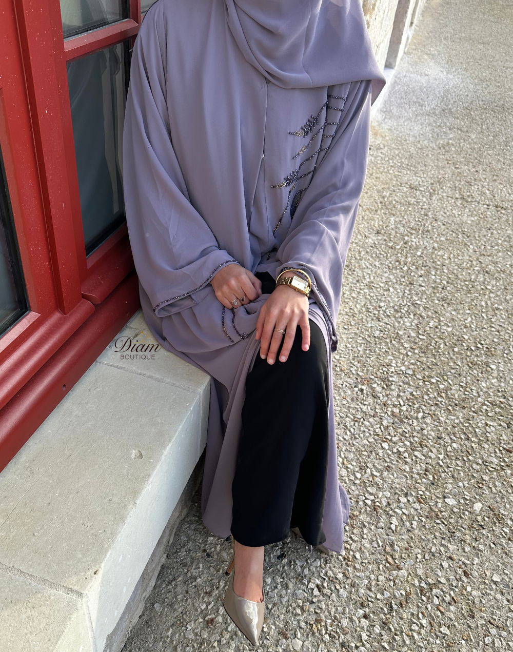 Abaya Dubai droite en mousseline doublée avec hijab et ceinture