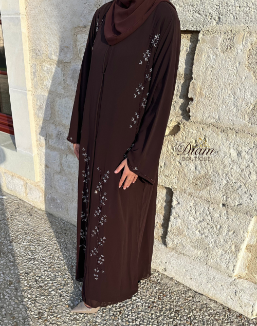 Abaya droite perlée en mousseline doublée – Hijab et ceinture inclus