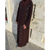 Abaya droite perlée en mousseline doublée – Hijab et ceinture inclus