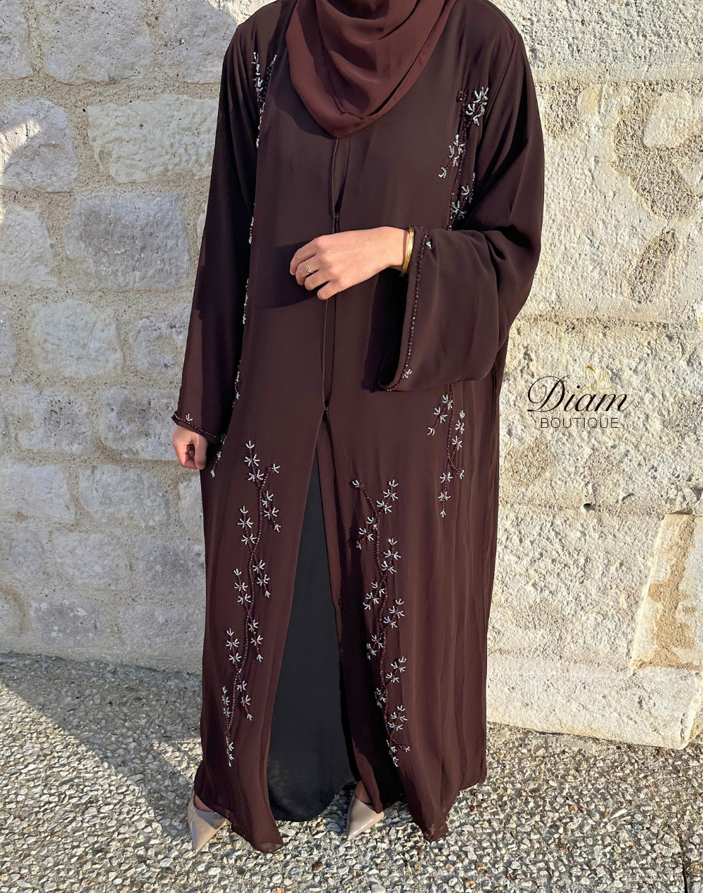 Abaya droite perlée en mousseline doublée – Hijab et ceinture inclus