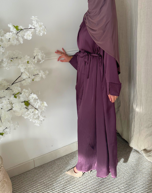 Robe satinée femme style oriental avec ceinture – Élégante et fluide