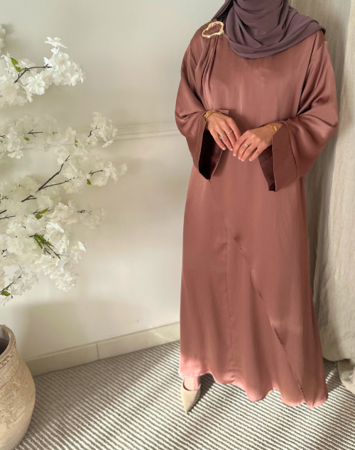 Robe satinée femme style oriental avec ceinture – Élégante et fluide