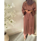 Robe satinée femme style oriental avec ceinture – Élégante et fluide