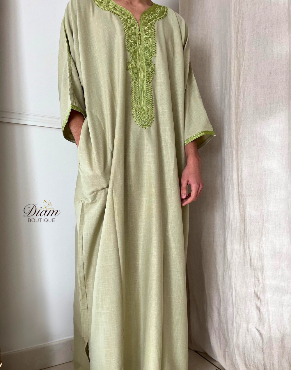 Gandoura fabriquée au Maroc – Élégante et Traditionnelle