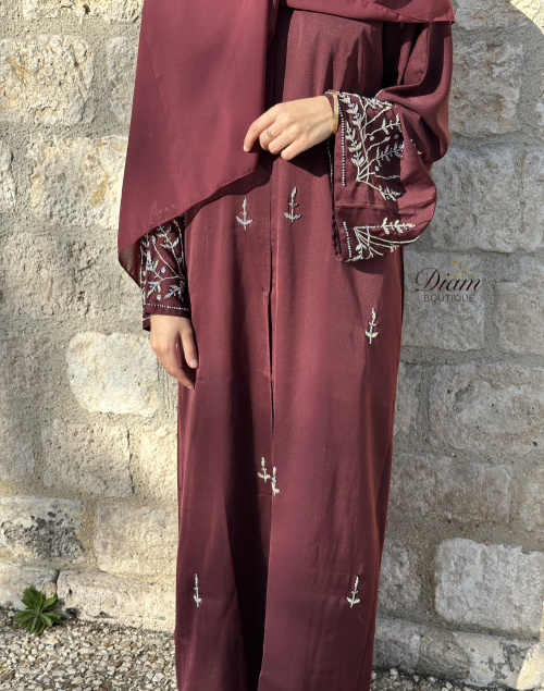 Abaya Nidah Perlée à la Main – Hijab Assorti – Fabriquée à Dubaï