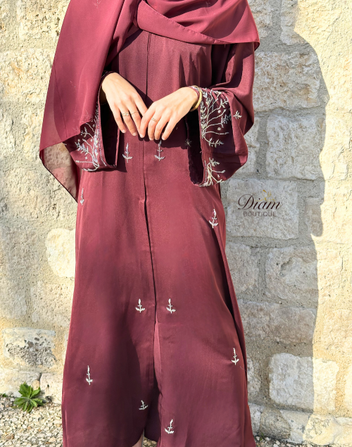 Abaya Nidah Perlée à la Main – Hijab Assorti – Fabriquée à Dubaï