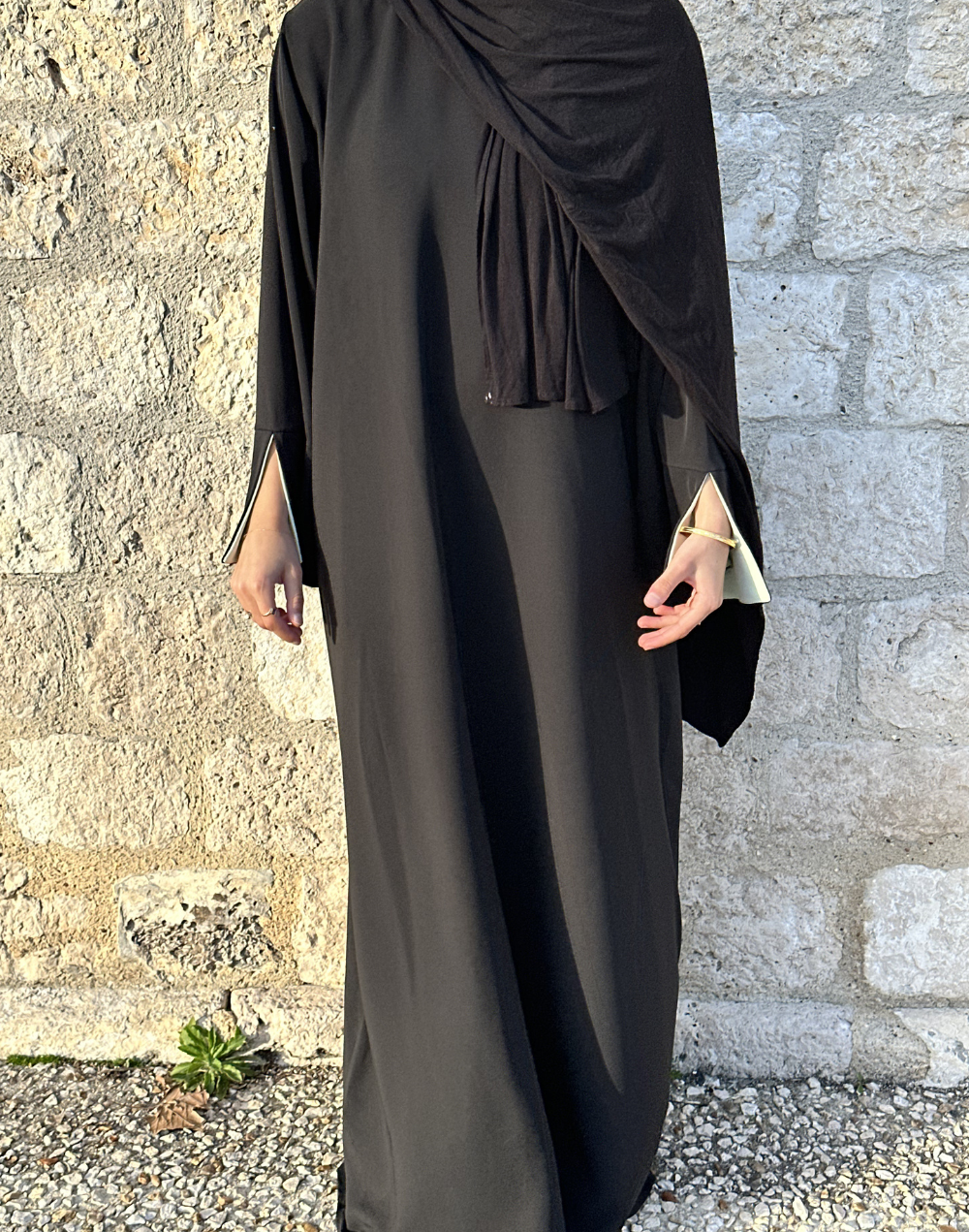 Abaya Crêpe Noir Bi-Color – Manches Fente