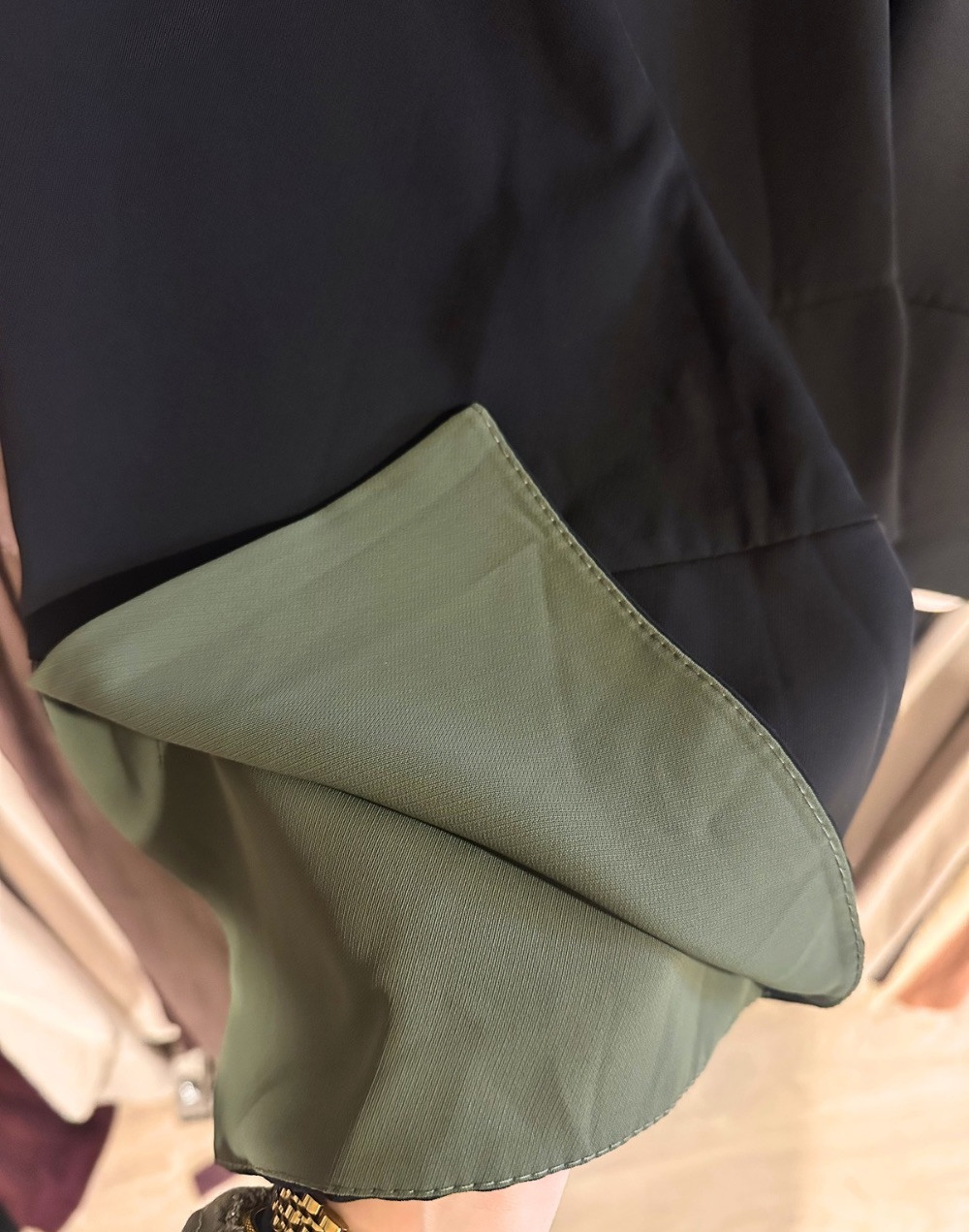 Abaya Crêpe Noir Bi-Color – Manches Fente