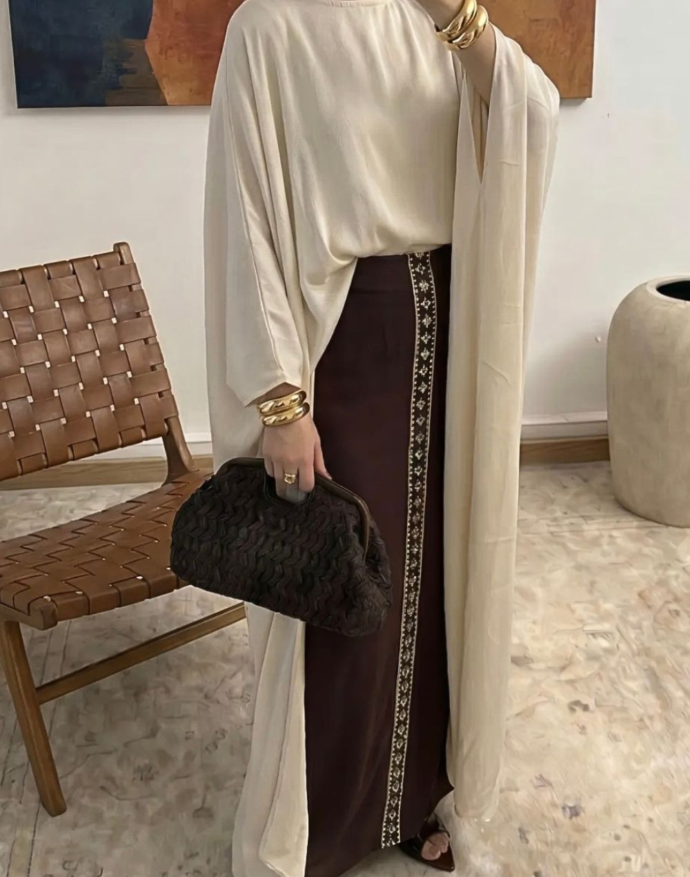 Ensemble Élégant Femme à Manches Papillon et Jupe Brodée